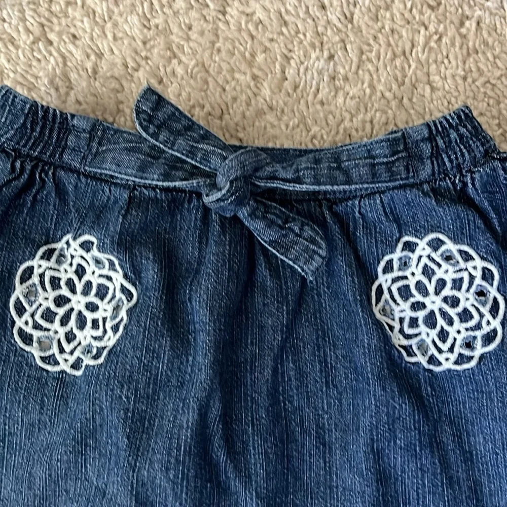 Children’s Place 3T denim skirt with white appliqués. Lined w/built in underwear
